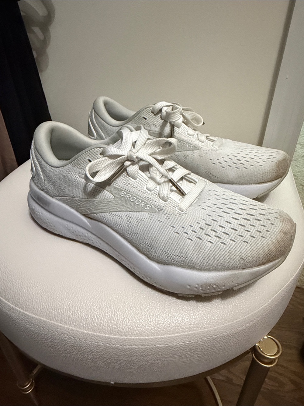 Brooks Womens Ghost Running Shoes white size 9.5
